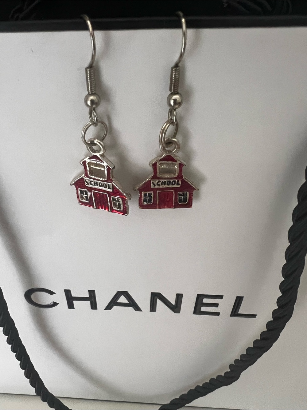 3/$20 Vintage 90s/Y2K Schoolhouse Charm Drop Earrings in Red and Silver - Picture 3 of 4